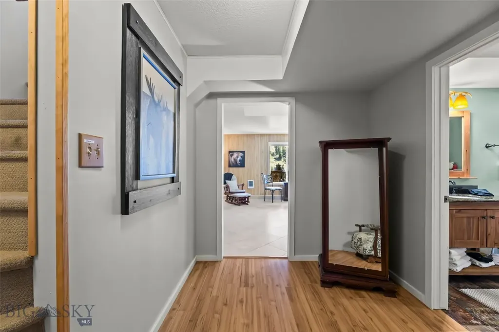 23 Hanlon Hill Drive Gardiner MT 59030