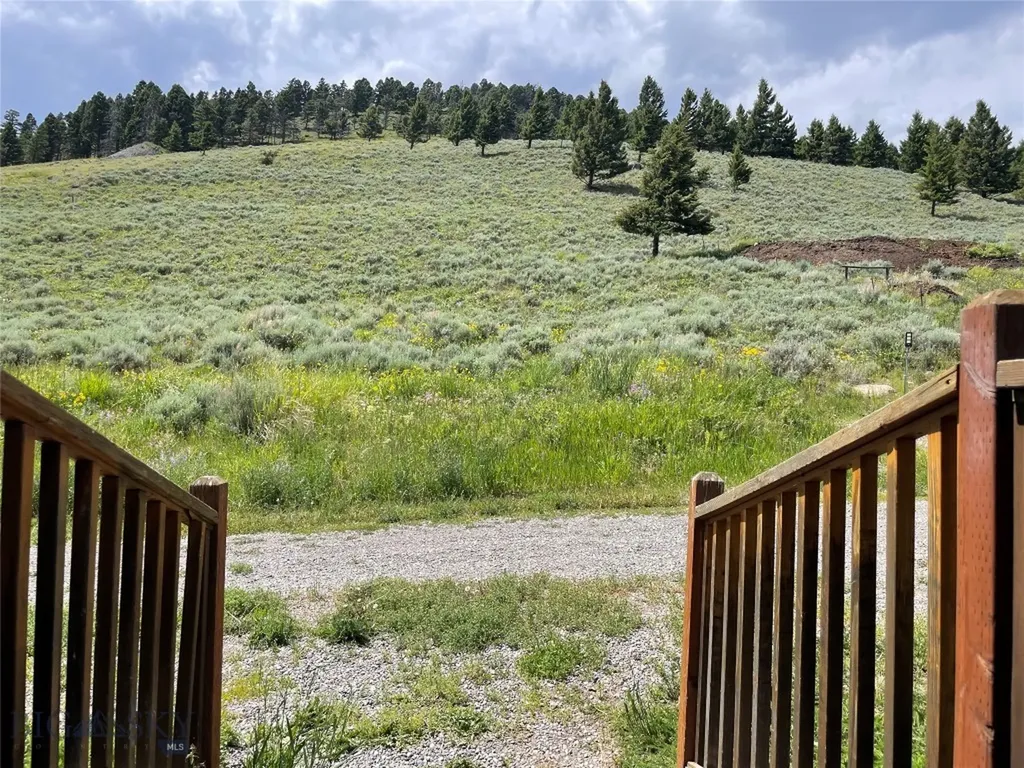 23 Hanlon Hill Drive Gardiner MT 59030