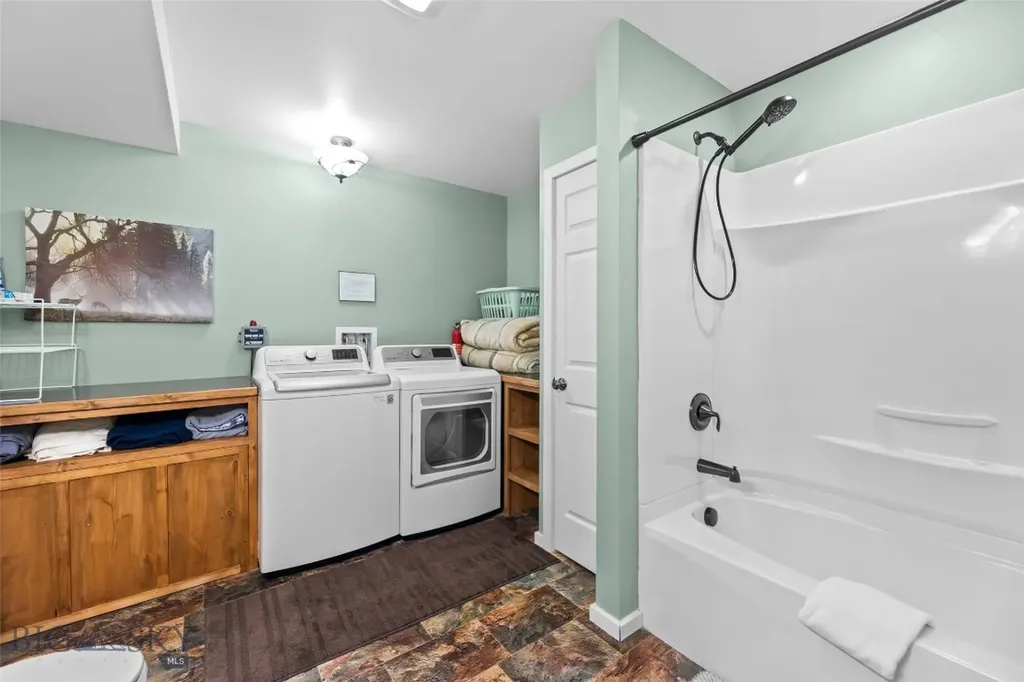 23 Hanlon Hill Drive Gardiner MT 59030