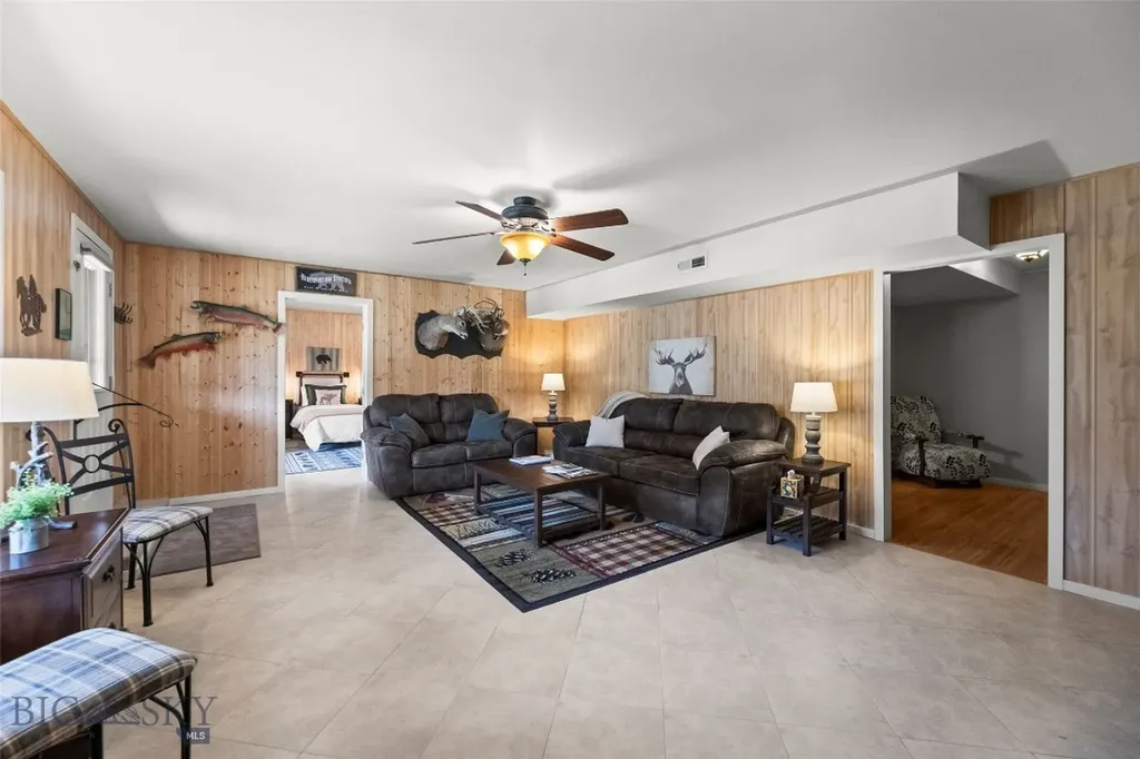 23 Hanlon Hill Drive Gardiner MT 59030