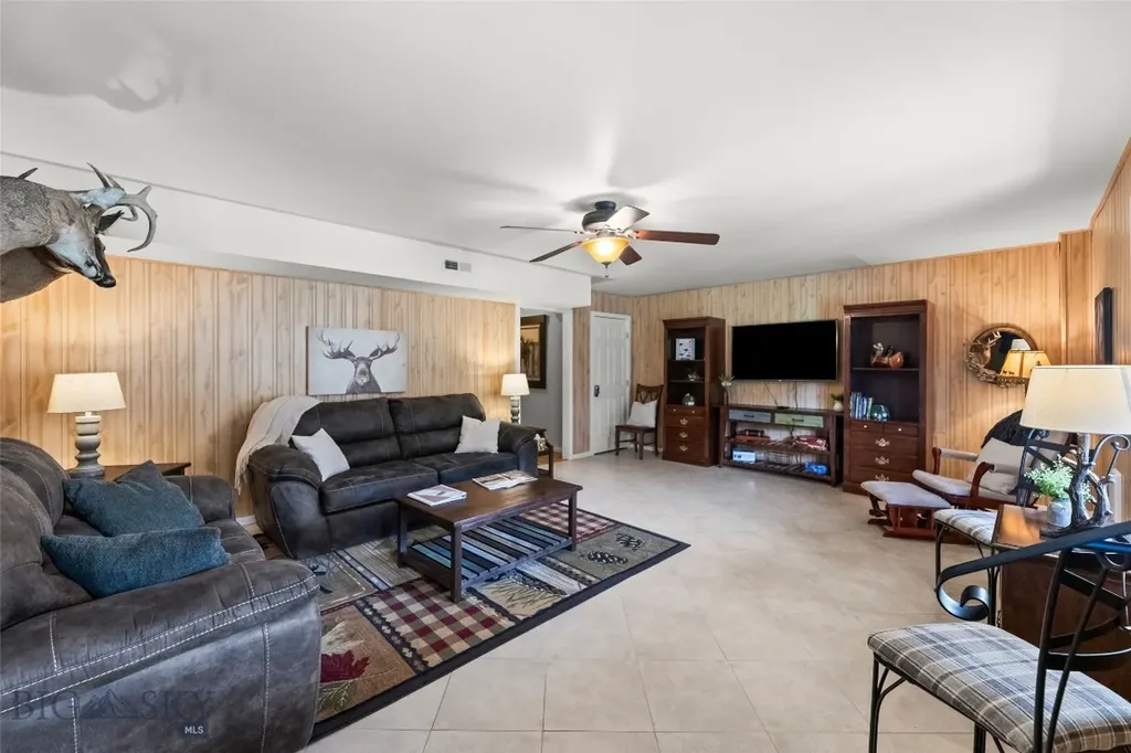 23 Hanlon Hill Drive Gardiner MT 59030