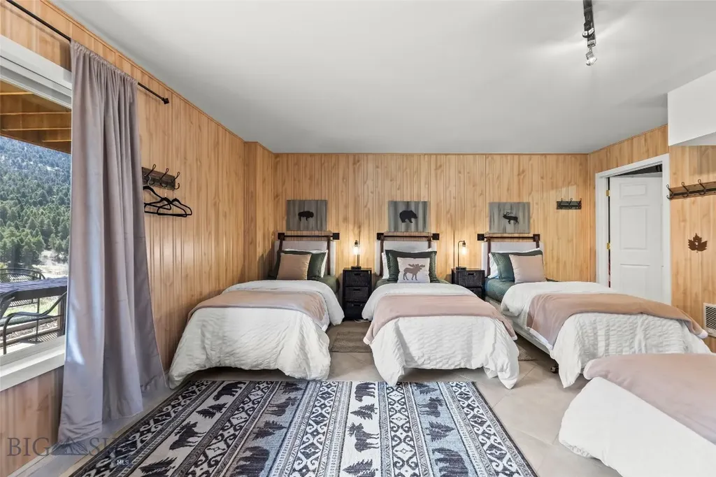 23 Hanlon Hill Drive Gardiner MT 59030