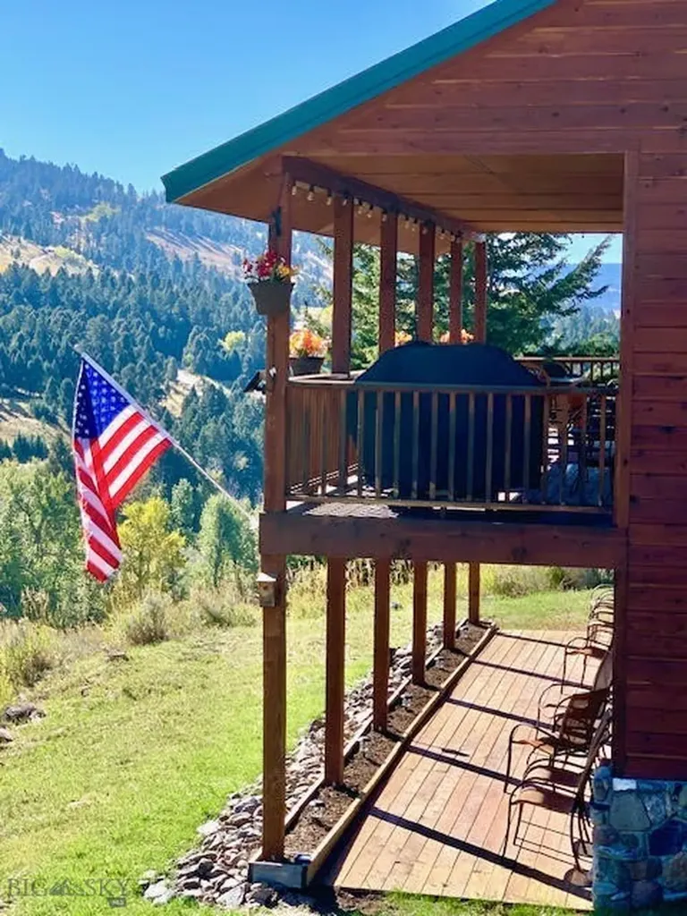 23 Hanlon Hill Drive Gardiner MT 59030