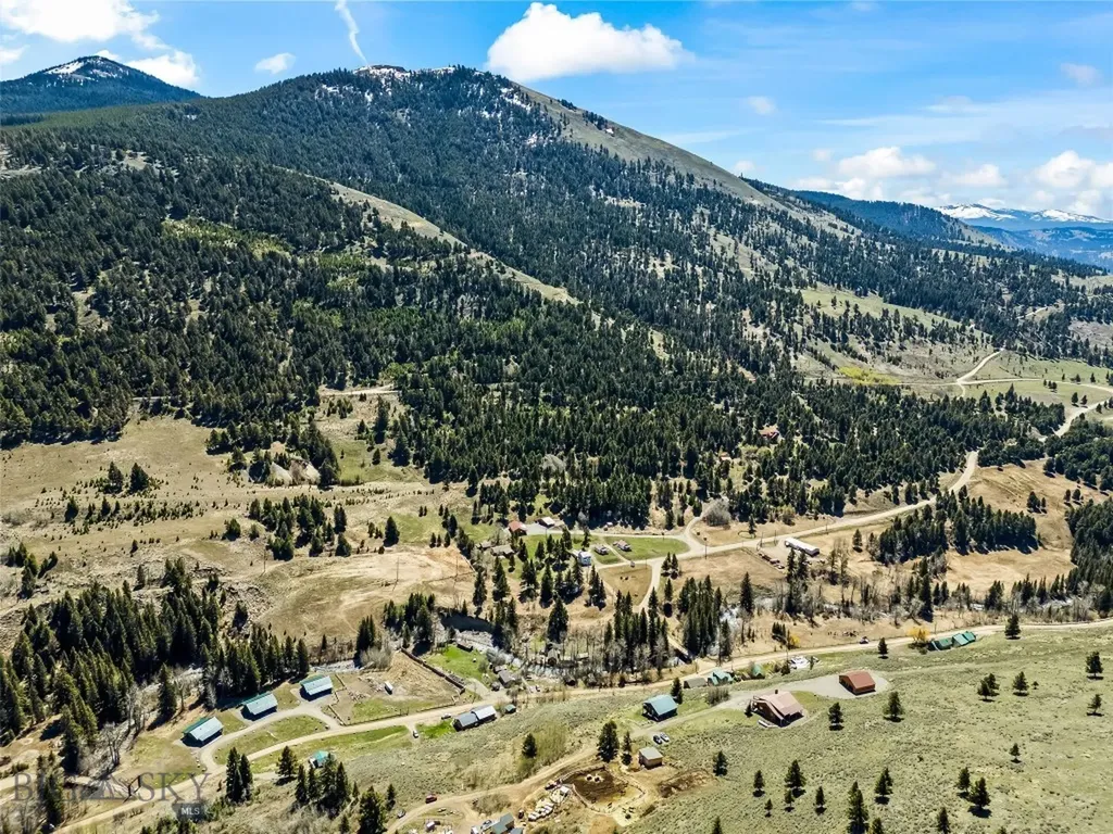 23 Hanlon Hill Drive Gardiner MT 59030