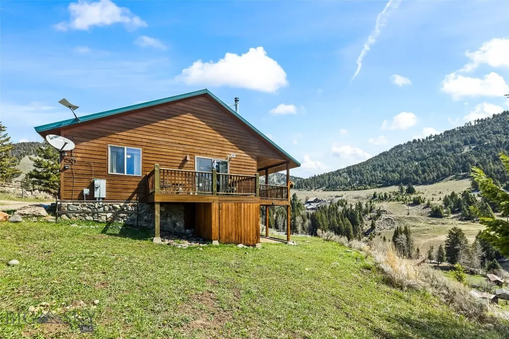 23 Hanlon Hill Drive Gardiner MT 59030