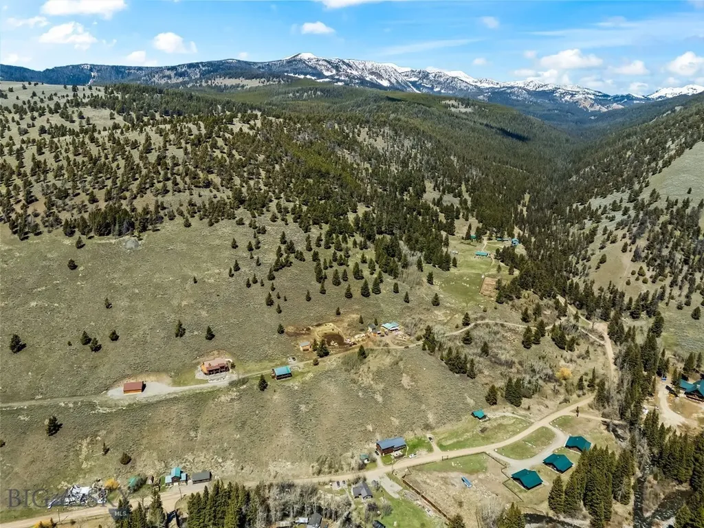 23 Hanlon Hill Drive Gardiner MT 59030