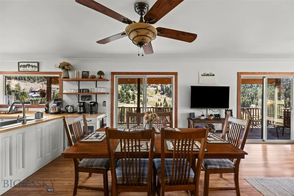 23 Hanlon Hill Drive Gardiner MT 59030