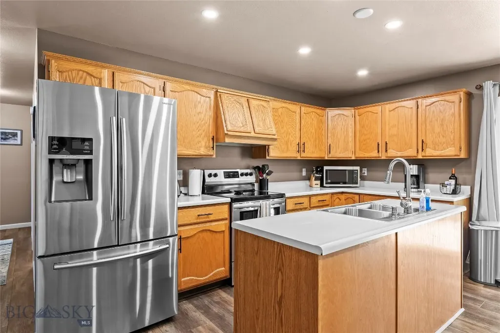 14 Peters Lane Gardiner MT 59030