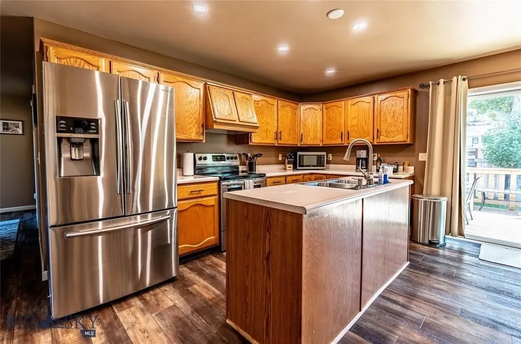 14 Peters Lane Gardiner MT 59030