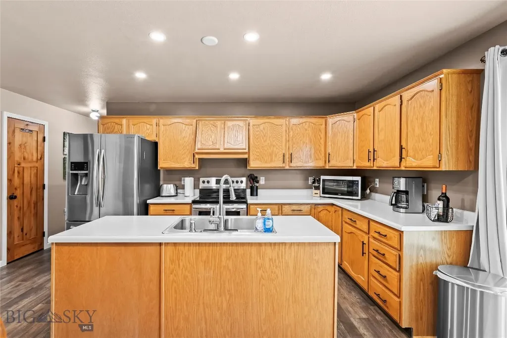 14 Peters Lane Gardiner MT 59030