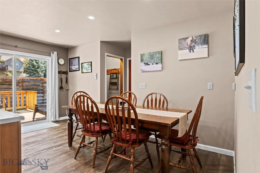 14 Peters Lane Gardiner MT 59030