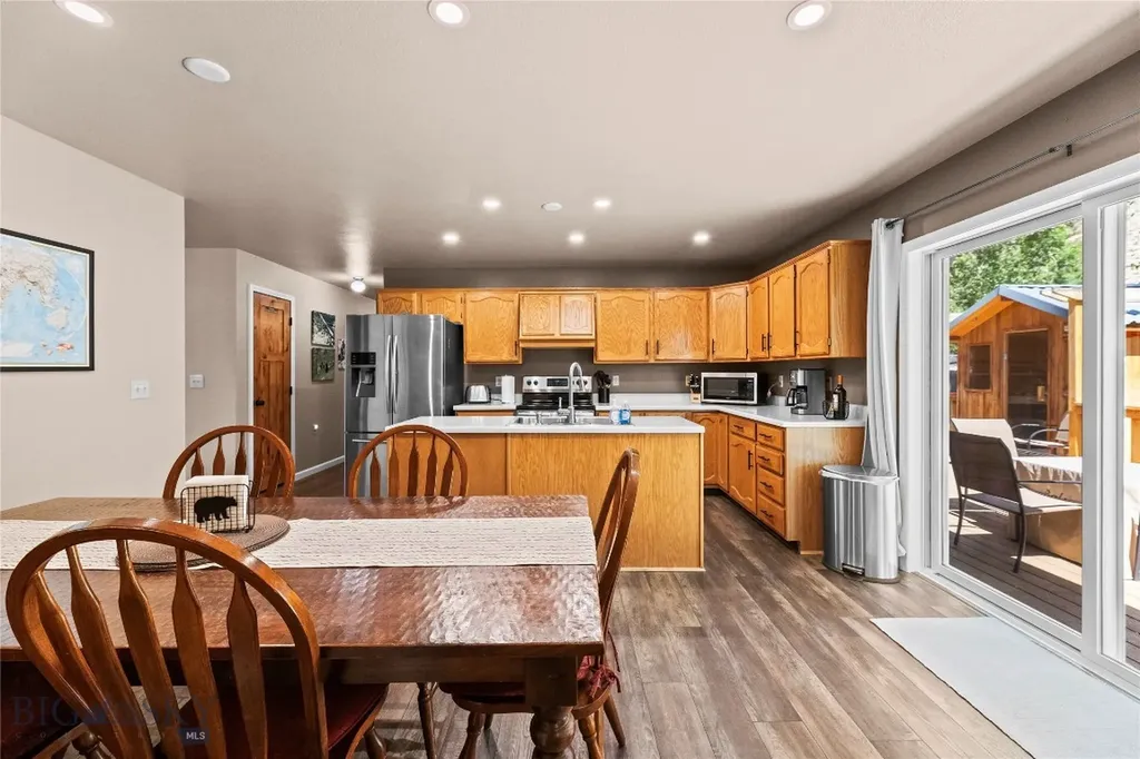 14 Peters Lane Gardiner MT 59030