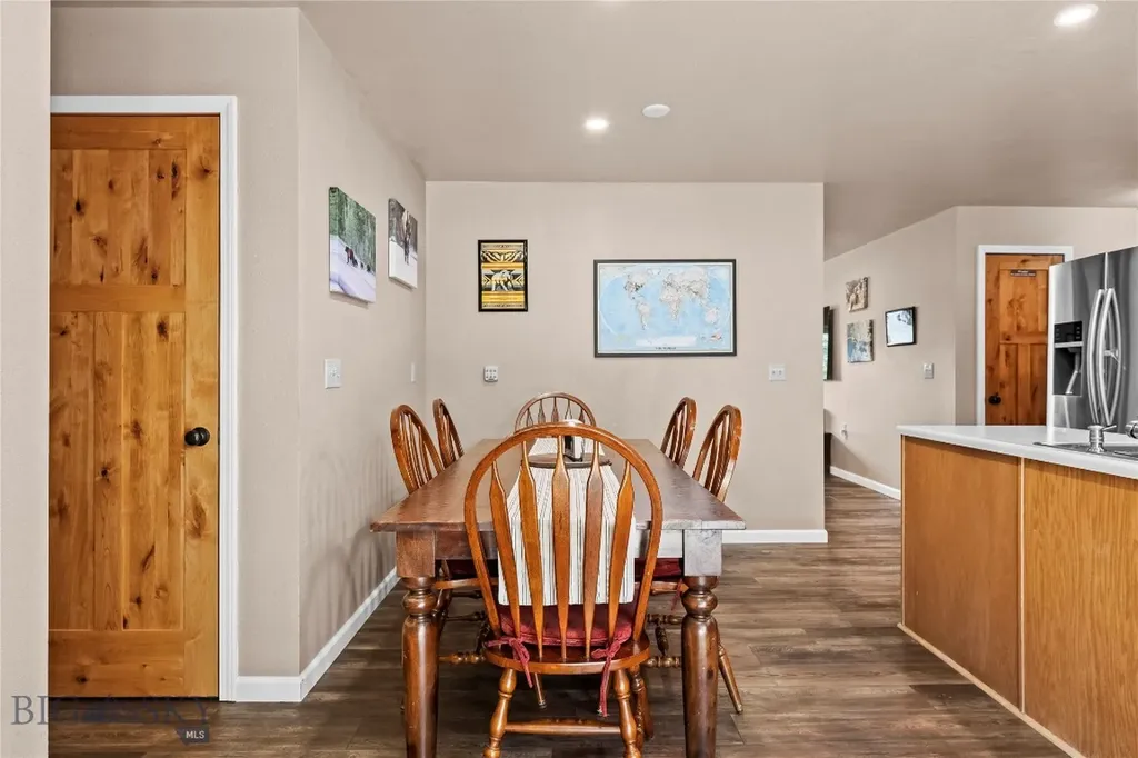 14 Peters Lane Gardiner MT 59030