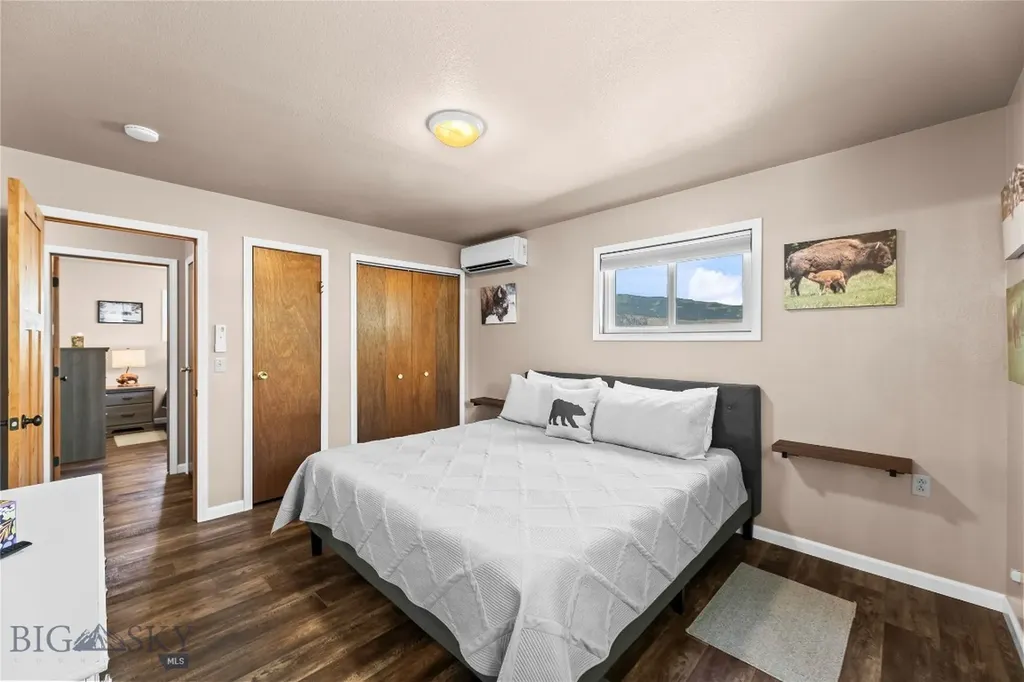 14 Peters Lane Gardiner MT 59030