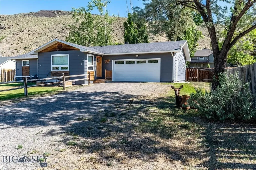 14 Peters Lane Gardiner MT 59030