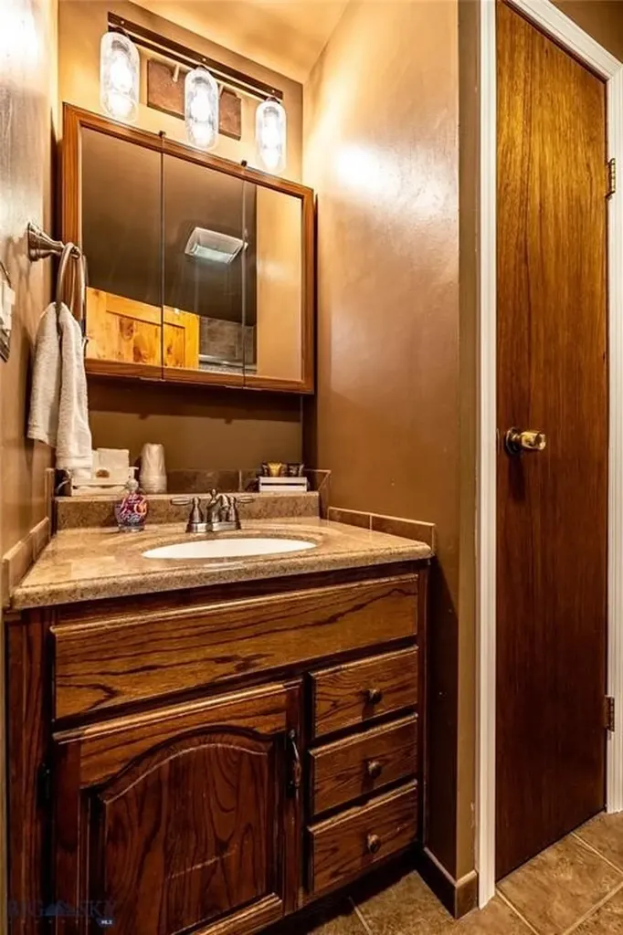 14 Peters Lane Gardiner MT 59030