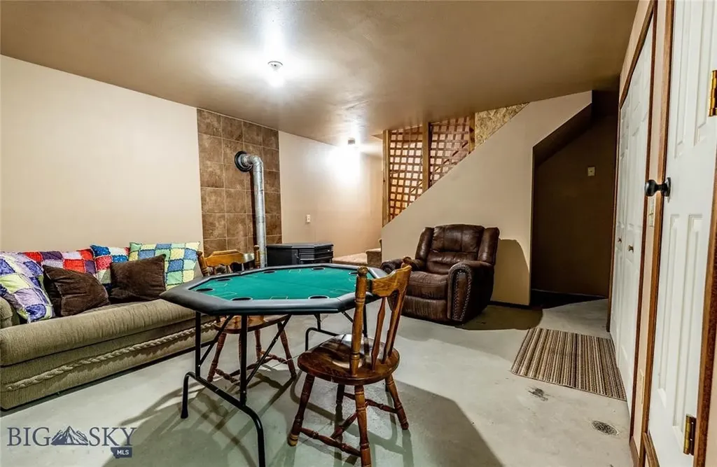 14 Peters Lane Gardiner MT 59030