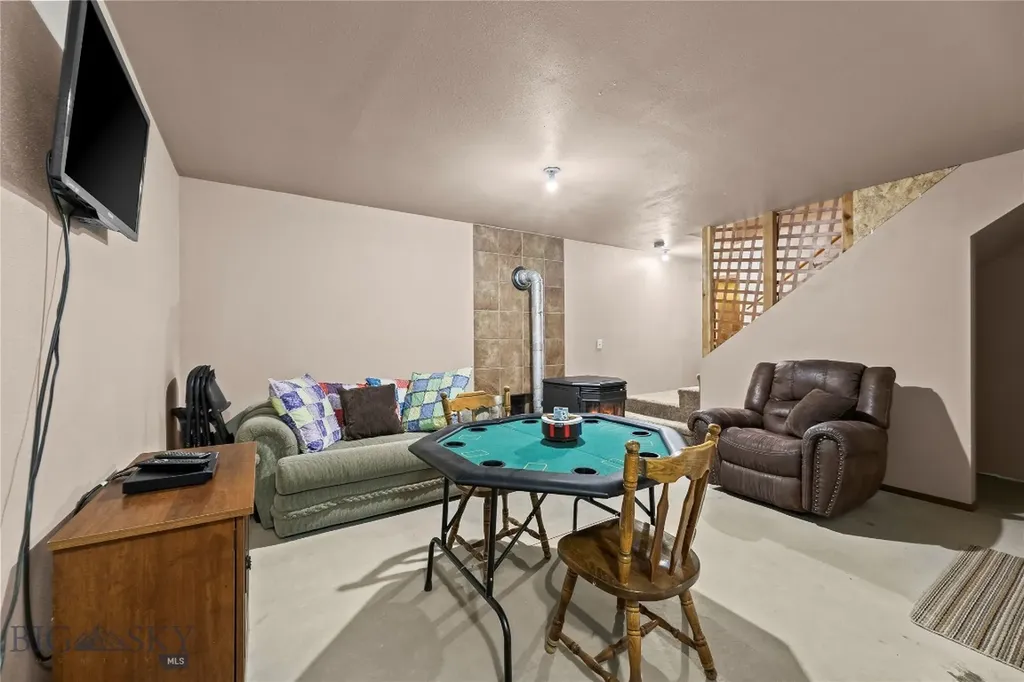 14 Peters Lane Gardiner MT 59030