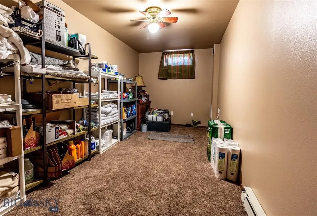 14 Peters Lane Gardiner MT 59030