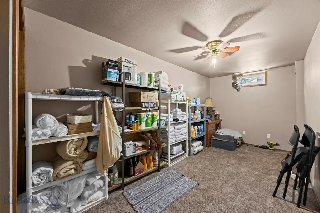 14 Peters Lane Gardiner MT 59030