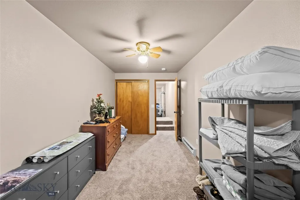 14 Peters Lane Gardiner MT 59030