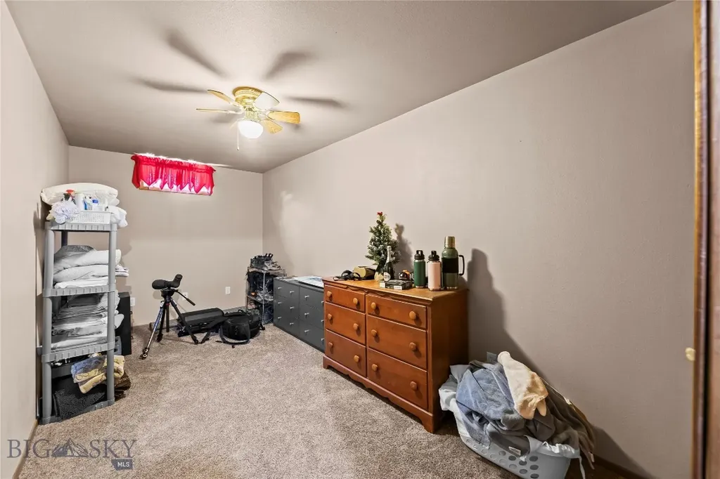 14 Peters Lane Gardiner MT 59030