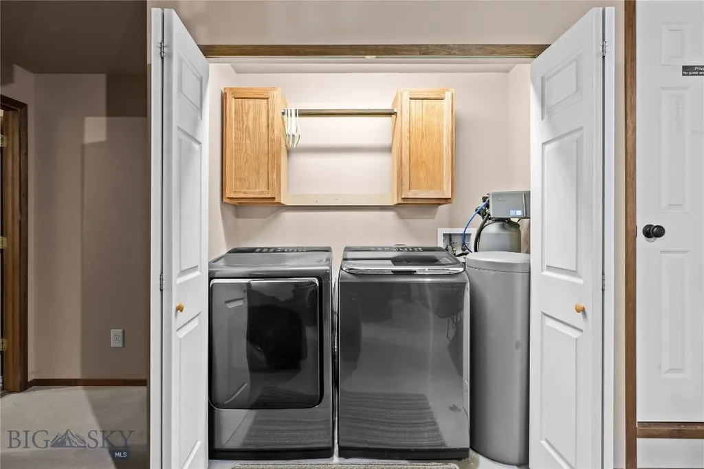 14 Peters Lane Gardiner MT 59030