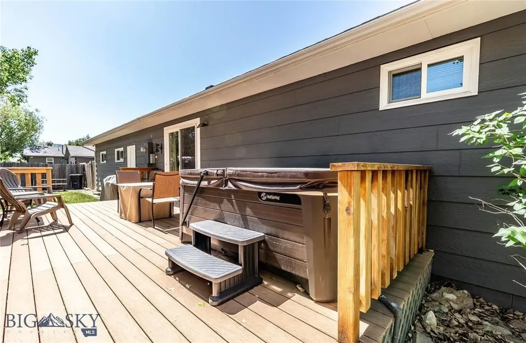 14 Peters Lane Gardiner MT 59030