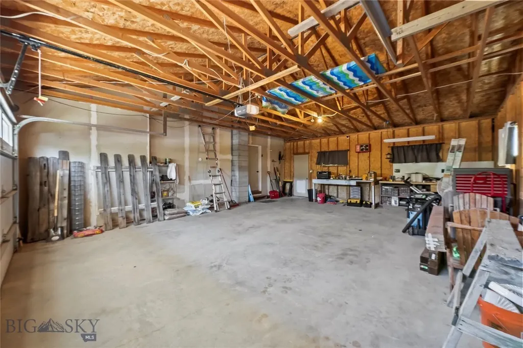 14 Peters Lane Gardiner MT 59030