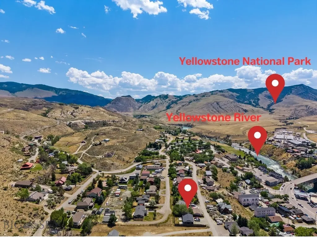 14 Peters Lane Gardiner MT 59030