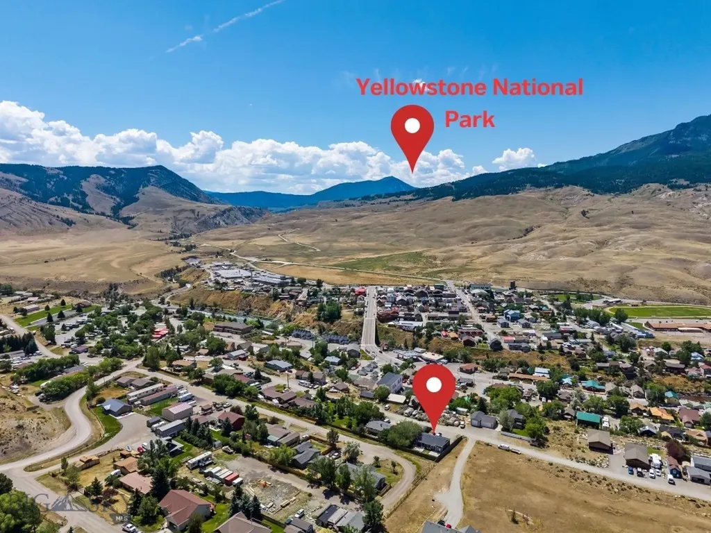 14 Peters Lane Gardiner MT 59030