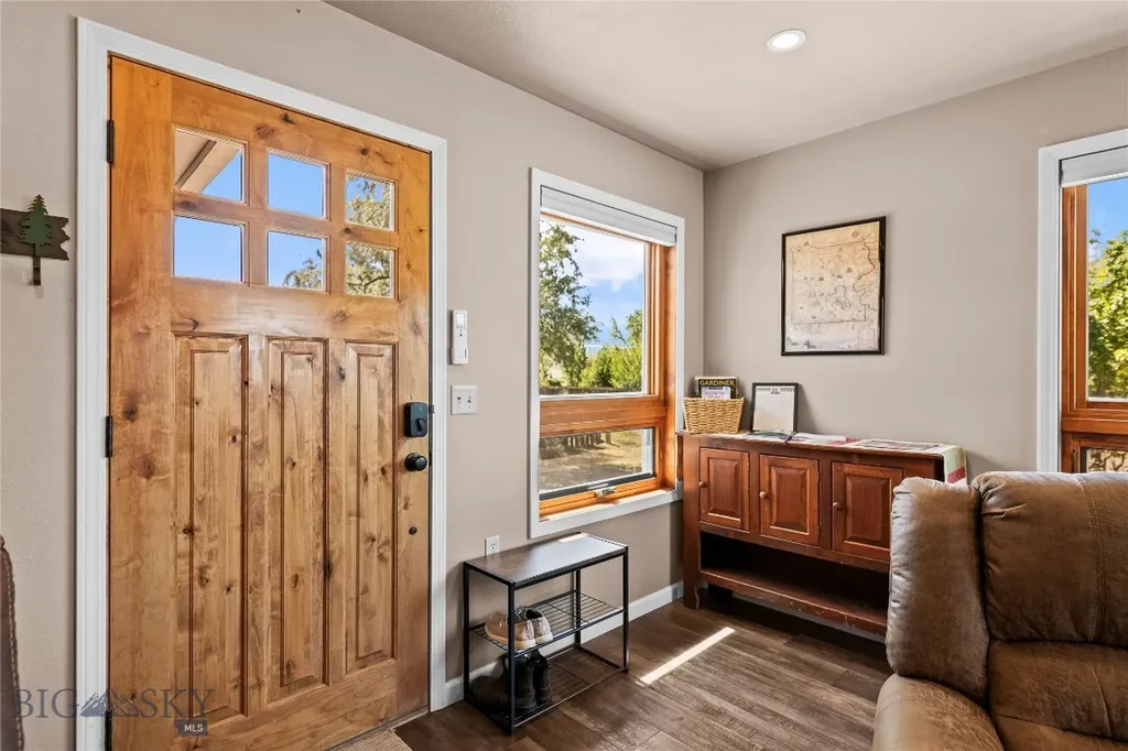 14 Peters Lane Gardiner MT 59030