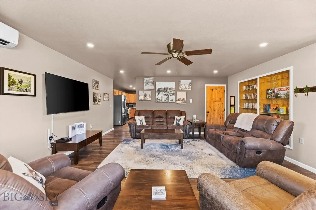 14 Peters Lane Gardiner MT 59030