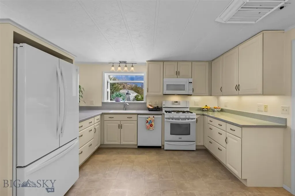 16 Orion Way Emigrant MT 59027