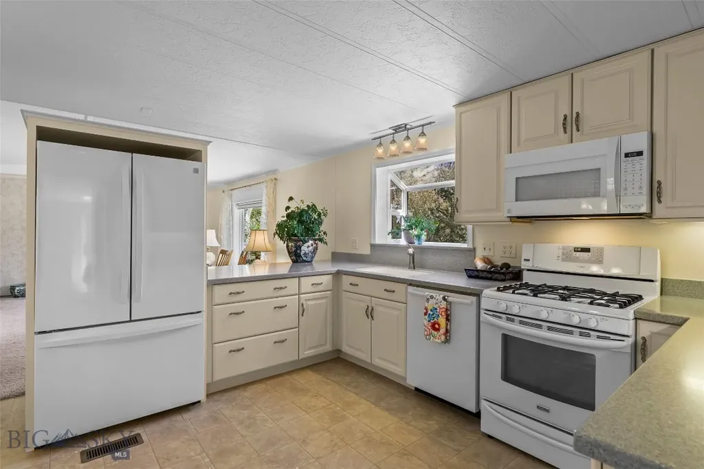 16 Orion Way Emigrant MT 59027