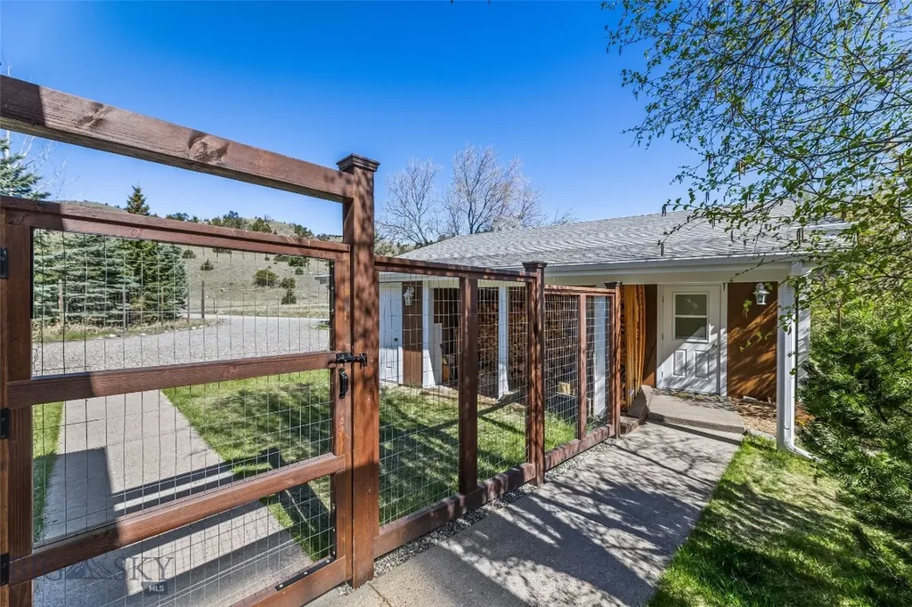 16 Orion Way Emigrant MT 59027