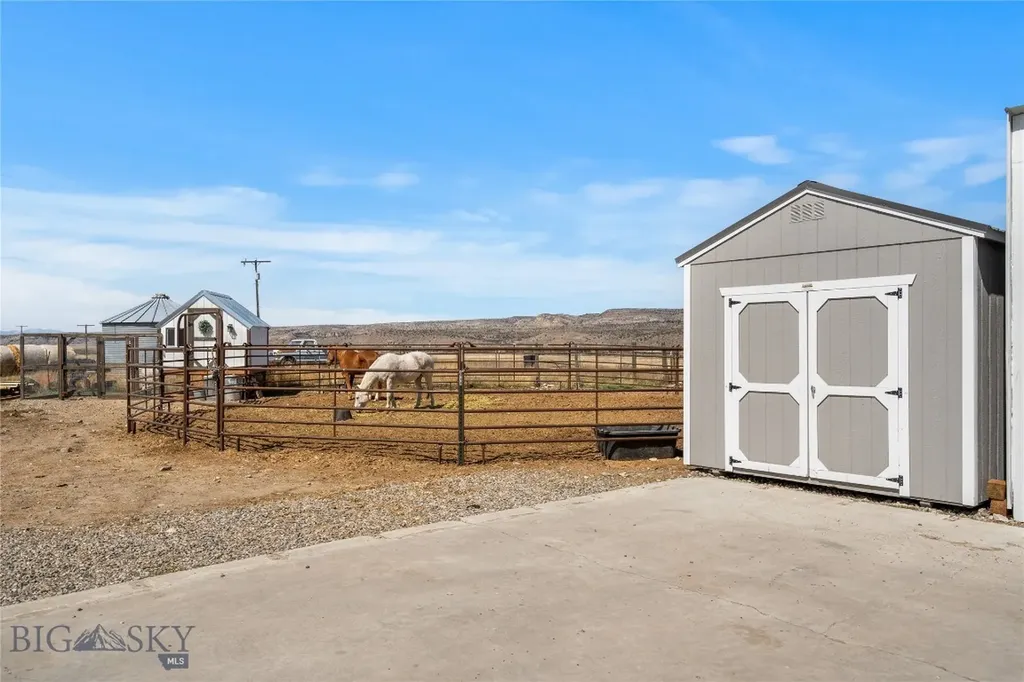 2117 Nixon Gulch Road Manhattan MT 59741