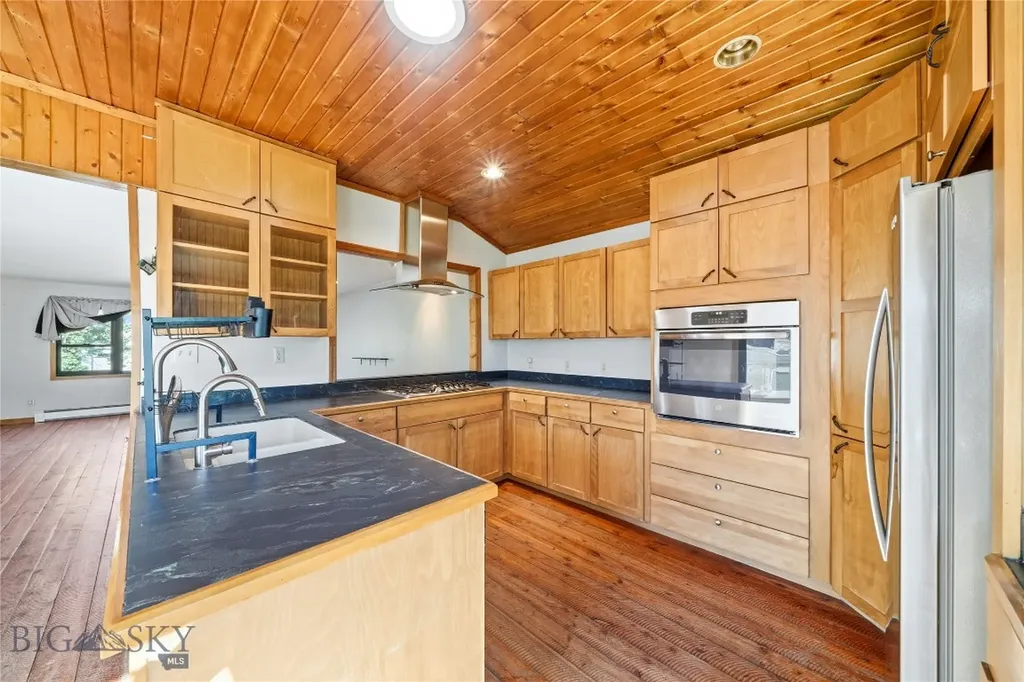 208 Elm Lane Livingston MT 59047