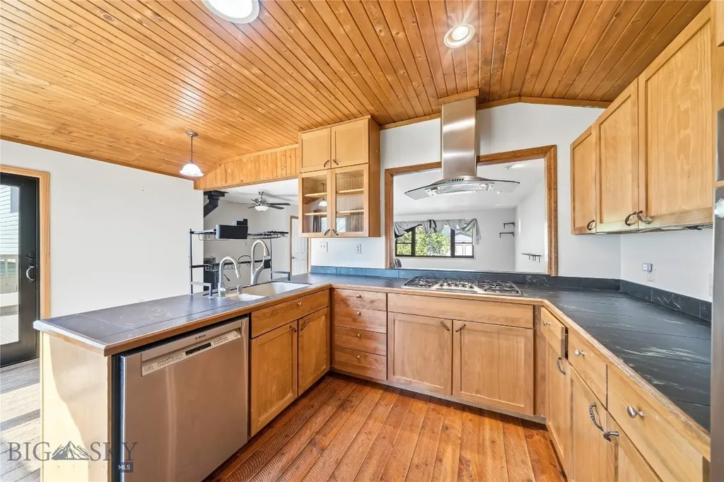 208 Elm Lane Livingston MT 59047