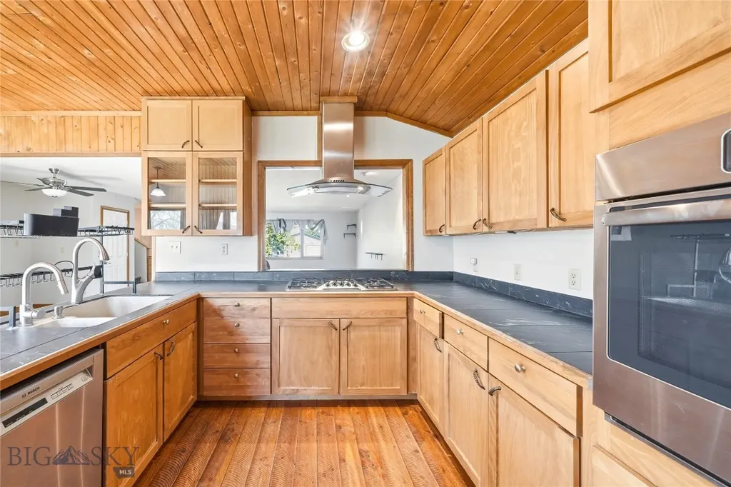 208 Elm Lane Livingston MT 59047