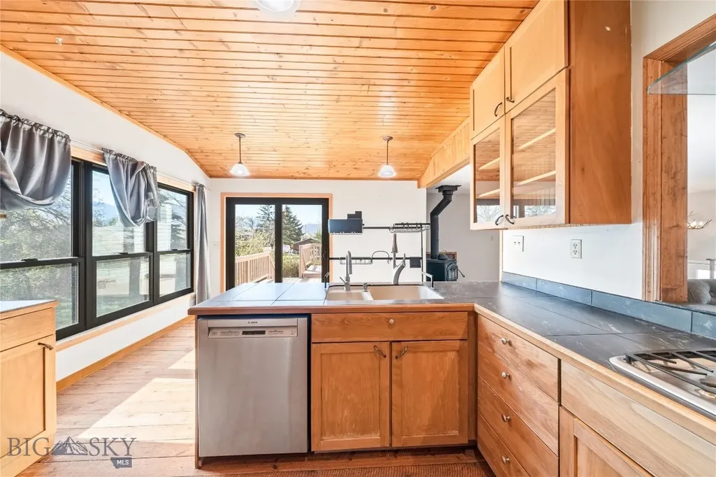 208 Elm Lane Livingston MT 59047