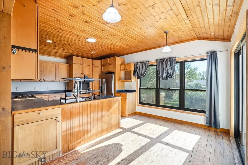 208 Elm Lane Livingston MT 59047