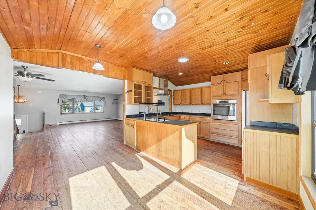 208 Elm Lane Livingston MT 59047