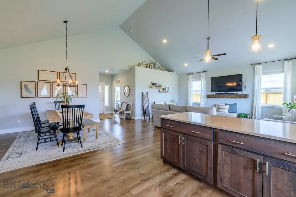 1514 Twodot Lane Belgrade MT 59714