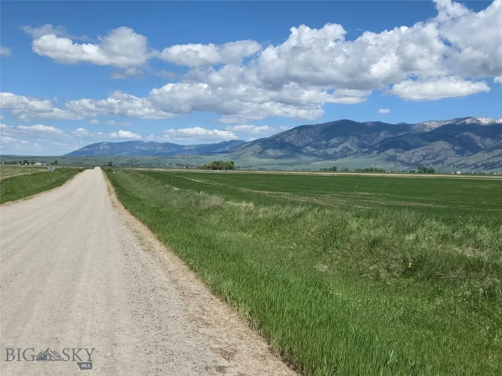 4468 Wes Davis Road N Belgrade MT 59714