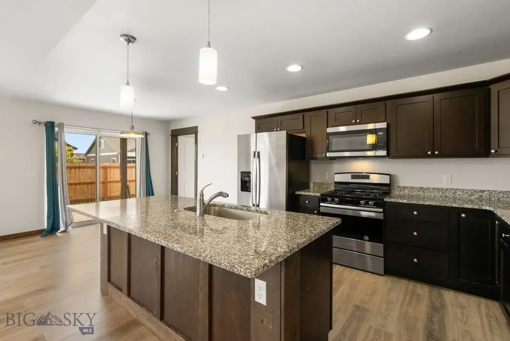 1514 Oakwood Belgrade MT 59714