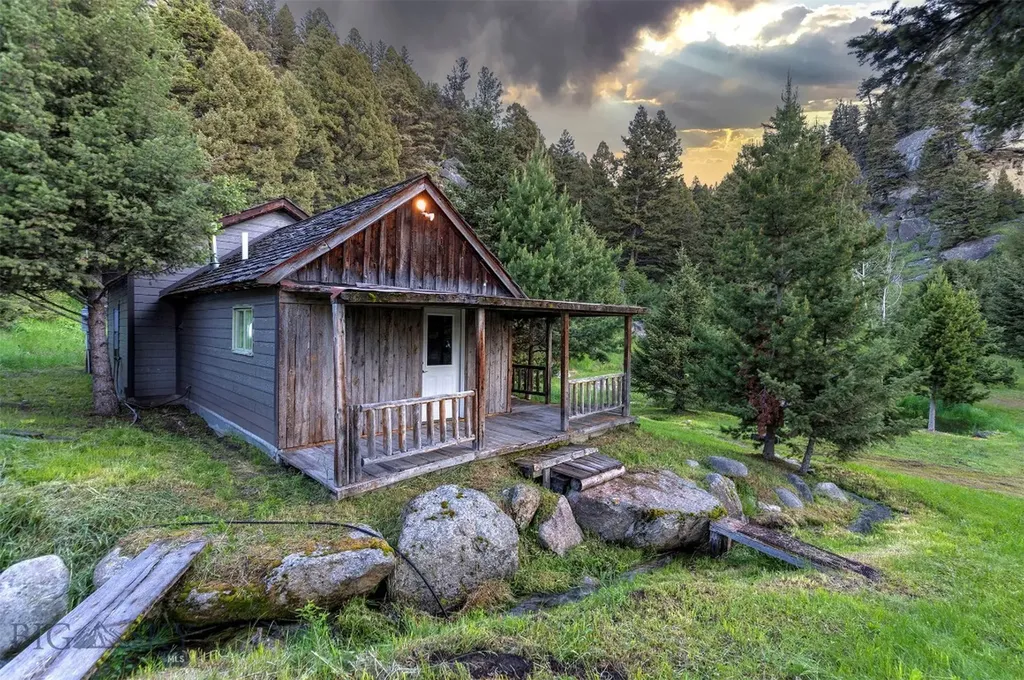 952 N Meadow Creek Road Mcallister MT 59740