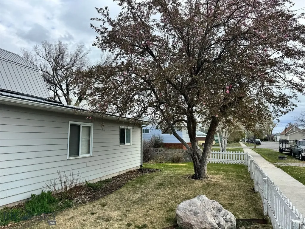 212 East 3rd Avenue Big Timber MT 59011