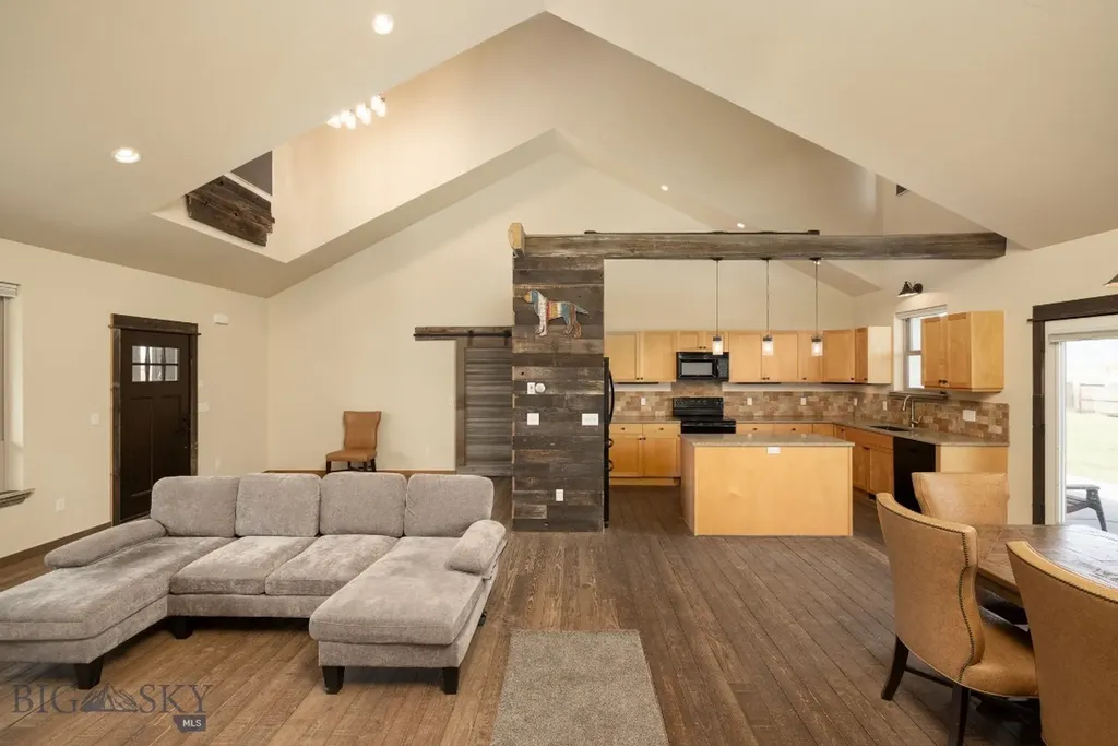 1704 Roundup Boulevard Belgrade MT 59714