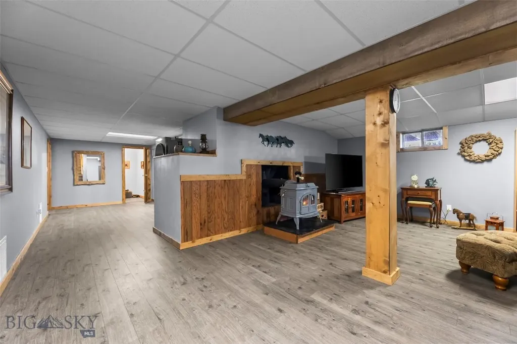 21 Mcpherson Lane Wilsall MT 59086